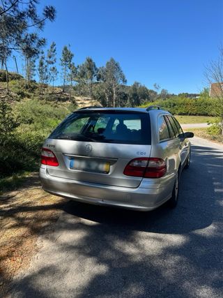 Mercedes-Benz E270 - 7 (5 + 2) Lugares