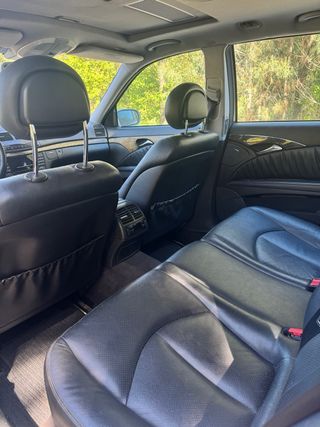 Mercedes-Benz E270 - 7 (5 + 2) Lugares