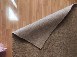 Alfombra verde oliva suave