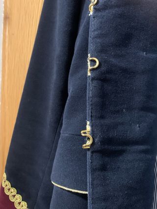 Abrigo Zara Recto Detalles Dorados