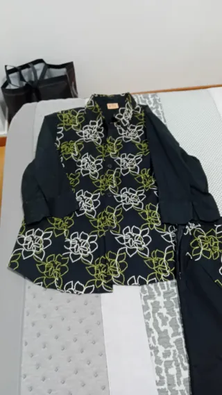 Conjunto de falda y blusa estampado floral