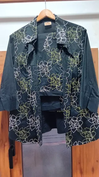 Conjunto de falda y blusa estampado floral