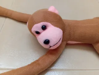 Mono de peluche colgante Color camel  (NUEVO)