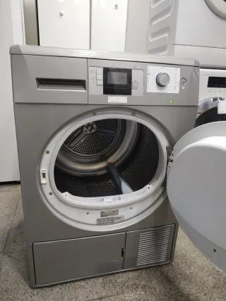 Secadora gris Beko 8kg De Condensación