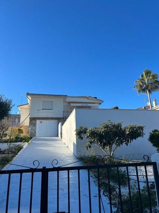 Casa adosada en alquiler en Los Balcones - Los Altos del Edén en Torrevieja