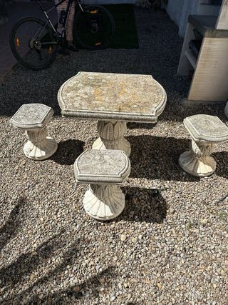 Conjunto Comedor Piedra Mesa y 4 taburetes  P