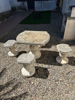 Conjunto Comedor Piedra Mesa y 4 taburetes  P