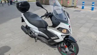 Aprilia SR Motard Scooter Automática