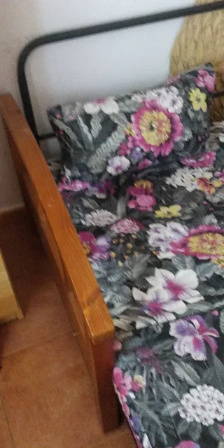 Sofá Cama de madera y metal