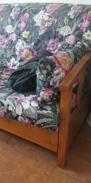 Sofá Cama de madera y metal