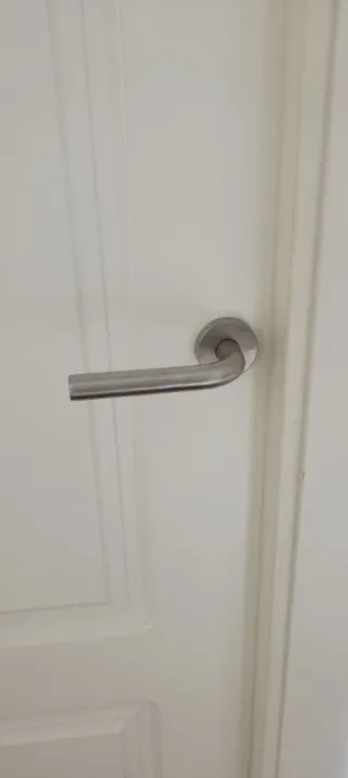 Puerta blanca interior