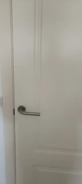 Puerta blanca interior