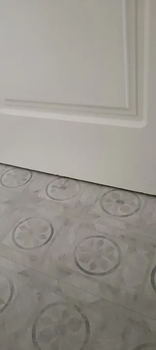 Puerta blanca interior