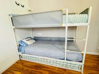 Litera Ikea VITVAL con cama adicional+colchón.