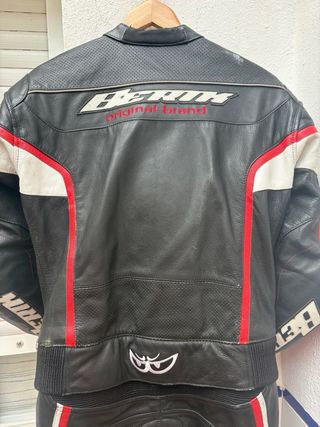 Mono de moto Berik negro, rojo y blanco