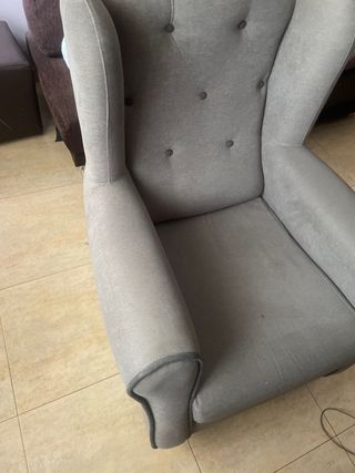 Sofá orejero gris tela