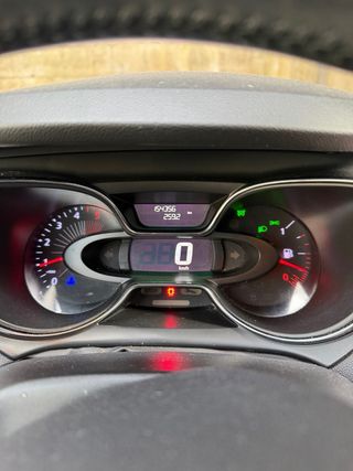 Renault Captur Rojo 2016  90 cv  Recién pintado !