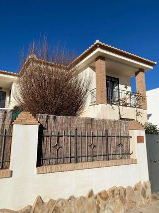 Chalet en venta en Baza