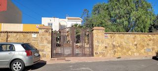 Chalet en venta en Huércal de Almería