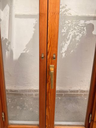 Ventanal de madera con cristal