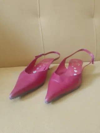 Zapatos de tacón bajo rojos