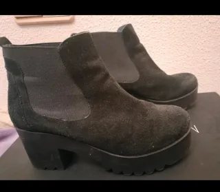 Botines negros de ante con plataforma