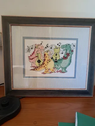 Dos cuadros punto de cruz infantiles