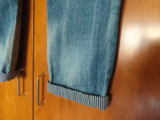 Pantalón vaquero desgastado