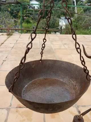 Báscula romana antigua de metal