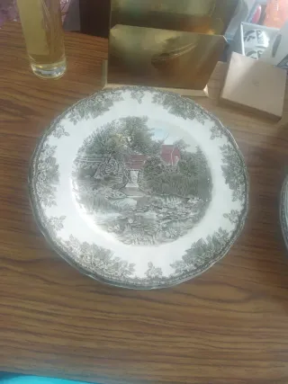 Plato de porcelana decorado