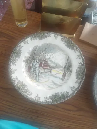 Plato de porcelana decorado