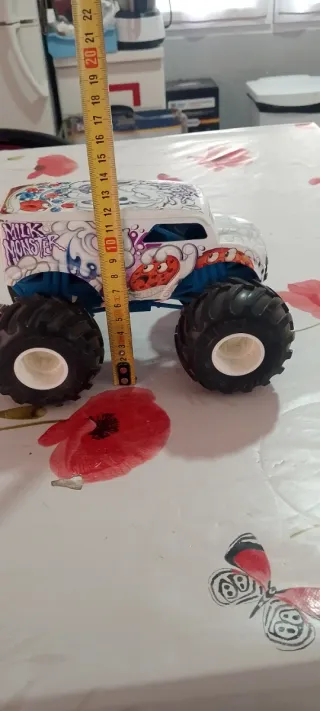 Camión Hot Wheels Monster Truck 1:24