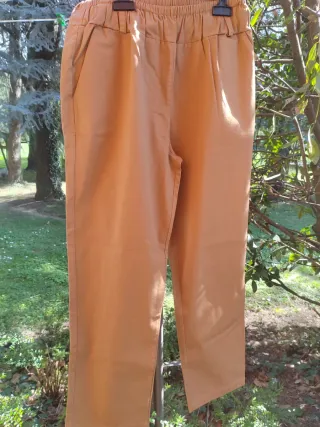 Completo estivo pantaloni e t-shirt