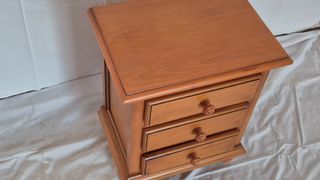Mesita de noche 3 cajones miel