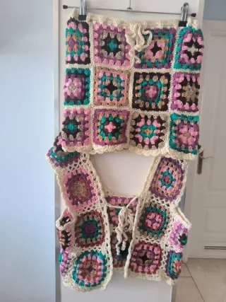 Prenda artesanal crochet beige y marrón