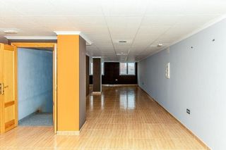 Local comercial en venta en Yecla