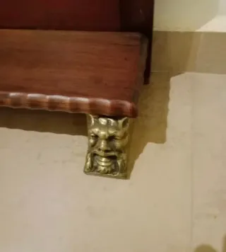 Mueble recibidor. Perchero. Madera, metal y espejo