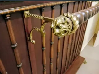 Mueble recibidor. Perchero. Madera, metal y espejo