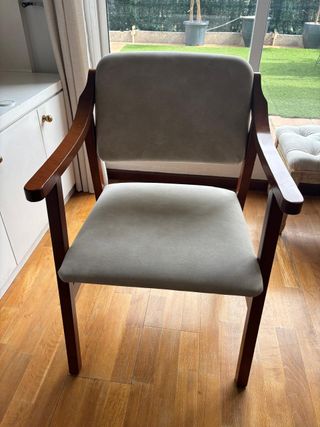 2 Sillas Madera Tela Crema Reposabrazos