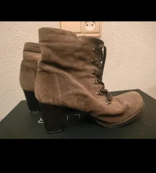 Botines de ante con cordones