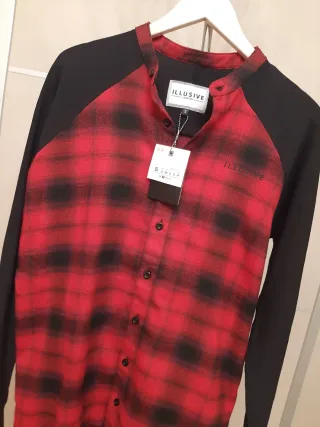 Camisa Roja-Negra talla S. NUEVA. Illusive London