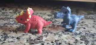 2 Dinosauri Kinder Sorpresa