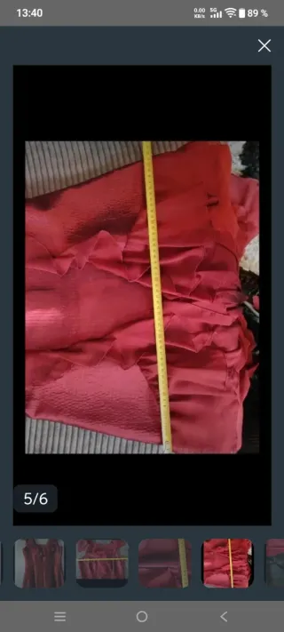 Vestido de gala rojo con volantes