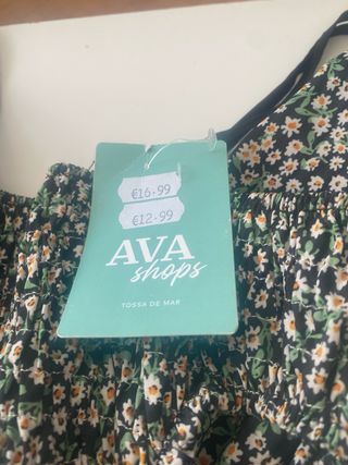 Mono floral negro con aberturas