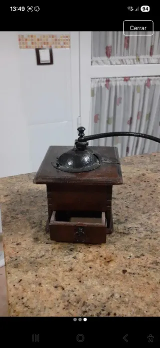 Molinillo de café antiguo de madera