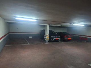 Plaza de garaje con trastero