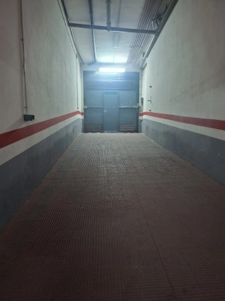 Plaza de garaje con trastero