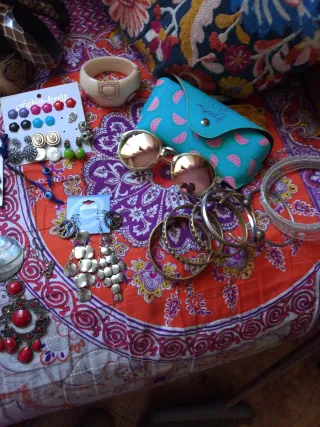 Lote de bisutería variada