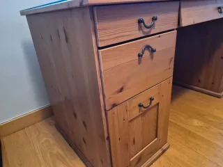 Escritorio pino con gran capacidad