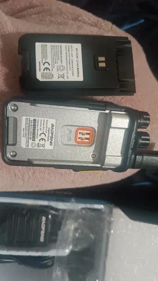 2 Walkie Talkies BAOFENG